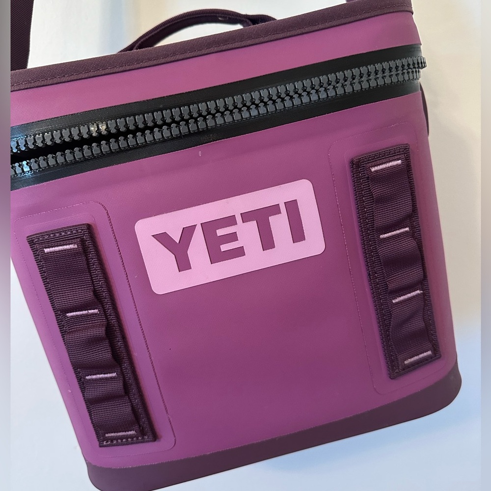 YETI Hopper Flip 8 Soft Cooler